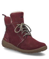 De pruimenkleurige laars van suede heeft een vetersluiting en een robuuste zool. Hij is voorzien van lichte stiksels en een knus binnenfutter dat voor warmte zorgt.
