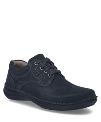 Zapato bajo de color negro con cordones diseñado en cuero de alta calidad. La costura detallada y la suela robusta proporcionan durabilidad y estilo clásico.