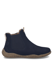 Bottines en cuir bleu marine avec fermeture éclair dotées d'une semelle en caoutchouc texturée marron. Le design épuré et moderne est accentué par des élastiques latéraux pour un ajustement confortable.