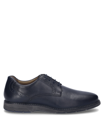 Donkerblauwe leren lage schoen met vetersluiting. De schoen heeft een gladde afwerking en een stevige zwarte zool voor extra comfort.