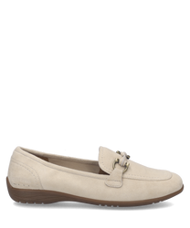 Balerinas de material beige con diseño simple y elegante. Cuentan con una banda elástica para un ajuste cómodo y suela marrón clara para un fácil caminar.