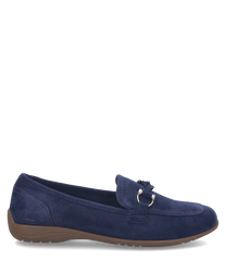 Elegante Ballerina aus weichem blauen Wildleder mit Gummizug für optimalen Halt. Schlichter Stil mit zierlichem Riemen und silbernen Details.