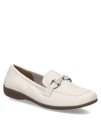 Balerinas de material suave en color blanco con banda elástica para un ajuste cómodo. Diseño elegante y minimalista ideal para un uso diario con suela marrón antideslizante.
