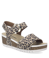 Damen-Sandale mit Leopardenmuster aus Textilmaterial. Verstellbare Klettverschlüsse und ein Keilabsatz in Korkoptik sorgen für Komfort und Stil.