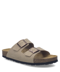 Sandalo in pelle beige con doppia fibbia in metallo. Suola in sughero per un comfort ottimale.