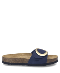 Sandalias de color azul marino con una hebilla grande dorada. La suela es de corcho con una plantilla beige ofreciendo comodidad y estilo.