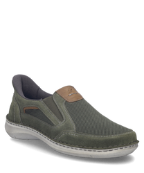 Mocasín verde de material textil y gamuza con diseño Easy On. Suela blanca antideslizante y detalles marrones decorativos.
