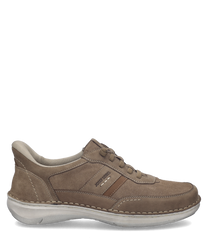 Zapato bajo de cuero marrón con cordones. Suela blanca de goma y detalles de costura visibles.