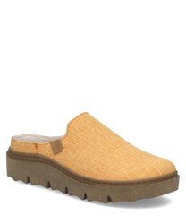 Zapatillas sin cierre de color naranja con diseño floral. Suela gruesa y textura de tela para mayor comodidad y estilo.