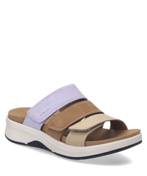 Sandalias cómodas con cierre de velcro. Colores pastel en tonos lila beige y marrón sobre una suela blanca.