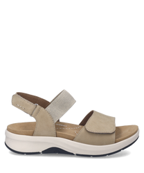 Beige sandaal met klittenbandsluiting en comfortabele zool. Gemaakt van zacht materiaal met verstelbare bandjes voor optimale pasvorm.