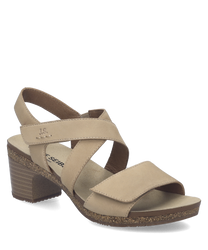 Beige sandaal met klittenbandsluiting en blokhak. Gemaakt van zacht materiaal met een comfortabele pasvorm geschikt voor dagelijks gebruik.
