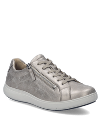 Zapato deportivo tipo snaker de color plateado con cordones. Fabricado en material sintético brillante con cierre lateral de cremallera para un ajuste seguro y suela blanca para mayor comodidad.