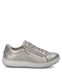 Zapato deportivo tipo snaker de color plateado con cordones. Fabricado en material sintético brillante con cierre lateral de cremallera para un ajuste seguro y suela blanca para mayor comodidad.