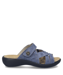 Blauwe sandaal met klittenbandsluiting en bloemdetail. Gemaakt van zacht materiaal met comfortabele zool voor dagelijks gebruik.