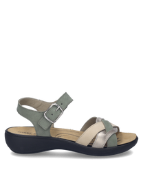 Elegante Sandale aus Leder in Grün Beige und Silber. Sie besitzt einen praktischen Klettverschluss und eine komfortable schwarze Sohle.