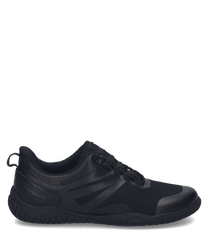 Zapato deportivo tipo snaker de color negro con cierre de cordones. Presenta un diseño moderno con detalles en blanco y un acabado textil que combina confort y estilo.