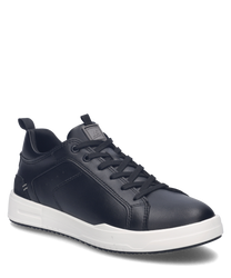 Baskets noires avec laçage classique et semelle blanche. Fabriquées en cuir lisse avec détails discrets pour une allure élégante et moderne.