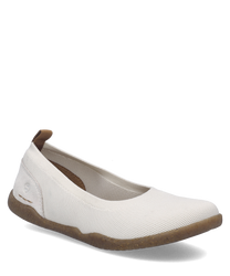 Witte ballerina met elastische band van textielmateriaal. Heeft een lichtbruine rubberen zool voor extra grip en comfort.