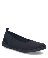 Schwarze Ballerina aus atmungsaktivem Mesh mit Gummizug für optimalen Halt. Schlichtes Design mit flacher Sohle sorgt für Komfort und Flexibilität im Alltag.