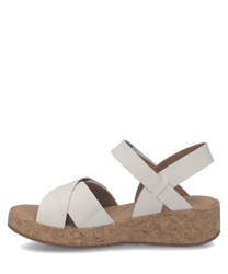 Sandalo bianco con chiusura in velcro realizzato in pelle. Suola in sughero per un comfort ottimale e un look naturale.