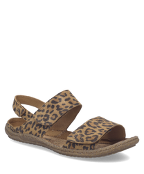 Sandaal met luipaardprint en klittenbandsluiting. Het materiaal is zacht textiel in bruin en zwart met een comfortabele zool.