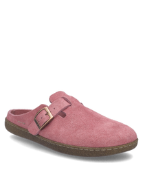 Sabot en daim rose avec une boucle dorée. Semelle marron avec coutures apparentes pour un look décontracté et élégant.