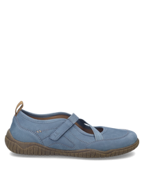 Blauer Ballerina-Schuh aus weichem Leder mit Klettverschluss. Die rutschfeste Sohle ist braun und bietet hohen Tragekomfort für den Alltag.