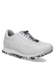 Weißer Sneaker aus Leder mit grauem Innenfutter und robuster Profilsohle. Ausgestattet mit Schnürung für optimalen Halt.