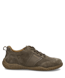 Brauner Sneaker mit Schnürung aus Wildleder. Robuste Sohle und dezente Ziernähte verleihen dem Schuh Eleganz.