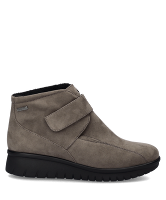 Graue Stiefelette aus Wildlederimitat mit Klettverschluss. Die dicke Sohle bietet zusätzlichen Komfort und Halt.