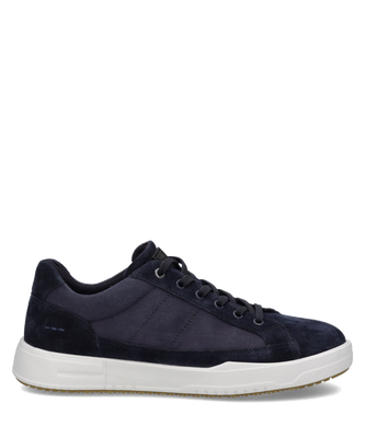 Dunkelblauer Sneaker aus Textil und Veloursleder mit Schnürung. Die helle Sohle und die seitlichen Nähte prägen das schlichte Design.