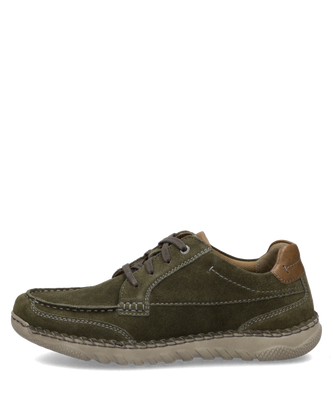 Olivgrüner Halbschuh aus Wildleder mit Schnürung. Sichtnähte und helle Profilsohle prägen das sportliche Design.
