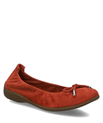 Roter Ballerina aus weichem Veloursmaterial mit elastischem Gummizug. Die flache Sohle und die Blütendeko vorn wirken dezent und bequem.