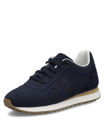 Dunkelblauer Halbschuh mit Schnürung aus Textil und Veloursoptik. Die profilierte Sohle und perforierte Seitenpartie sorgen für sportliche Details.