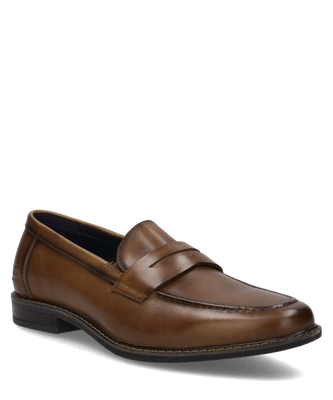 Brauner Halbschuh aus glattem Leder ohne Verschluss. Er zeigt eine dunkle Laufsohle Ziernähte und eine kleine Prägung an der Ferse.