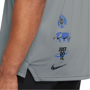 NIKE Herren T-Shirt Sportshirt Laufshirt Entertainment Trainings-T-Shirt Dri-FIT - Bild 3 NIKE Herren T-Shirt Sportshirt Laufshirt Entertainment Trainings-T-Shirt Dri-FIT - Bild 3