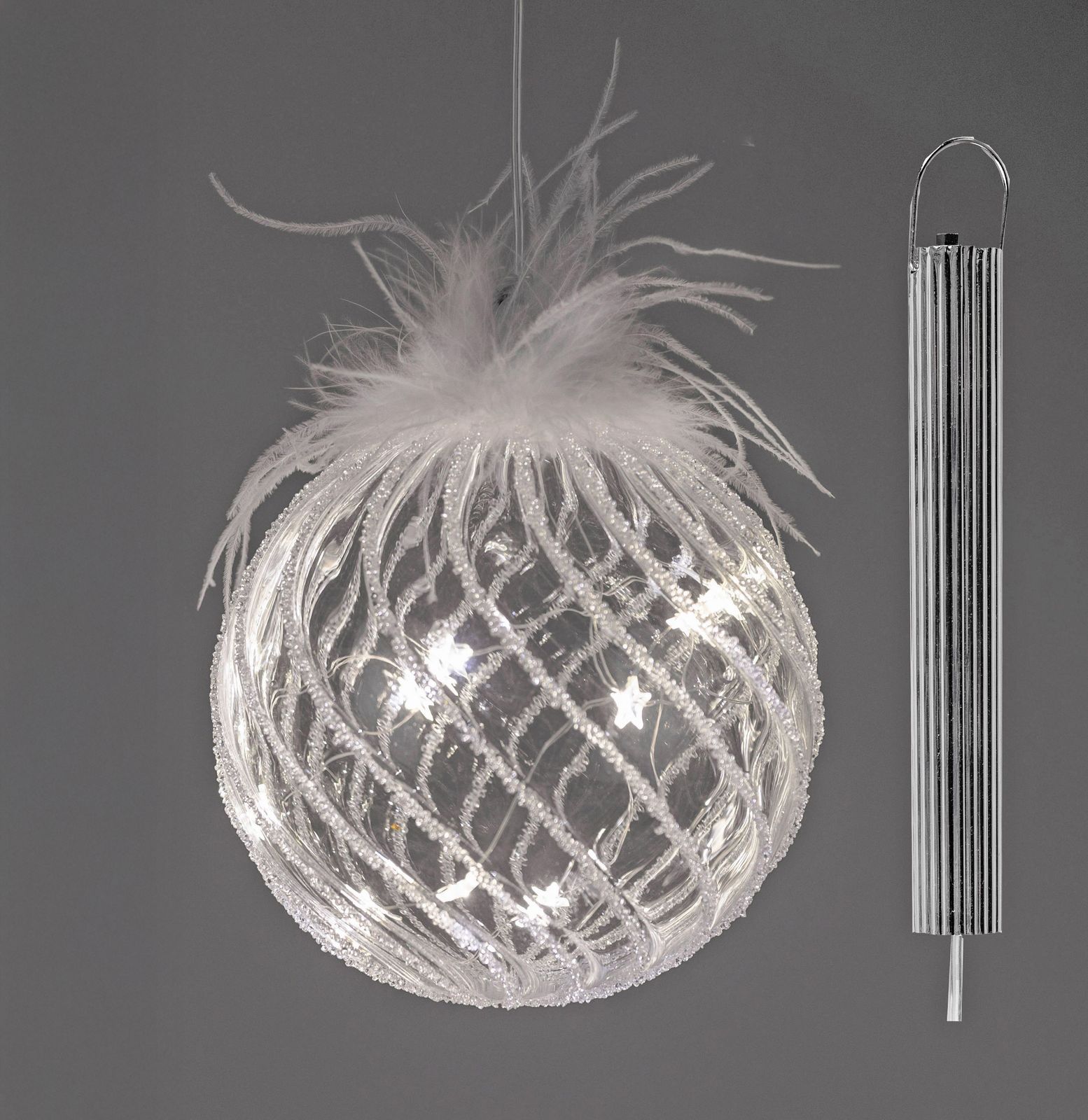 Weihnachtskugel LED Timer Glaskugel 12cm zum Hängen Hängedeko Glas weißen Federn & Licht – Batteriebetrieben -Elegante LED Kugel als festliche