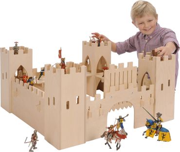 Ritterburg aus Holz mit Türmen und Mauern