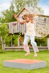 51059-Huepfkissen-outdoor-mit-Kinder--2-.jpg