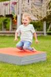 51059-Huepfkissen-outdoor-mit-Kinder--6-.jpg