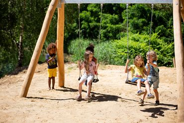 Robinienschaukel für 2 Kinder