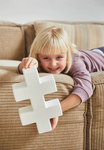 25110-plusplus-gross-mit-kind-zeigt-groesse.png