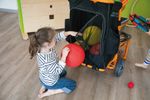 87002-multitrolley-mit-hintgergrund-innen-mit-Kind-2.jpg