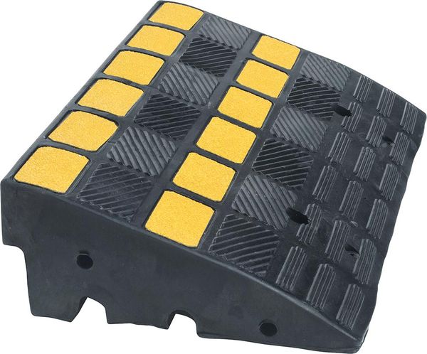 lag180219.jpg Bordstein-Rampe 300 x 600 x 150 mm STRECKE