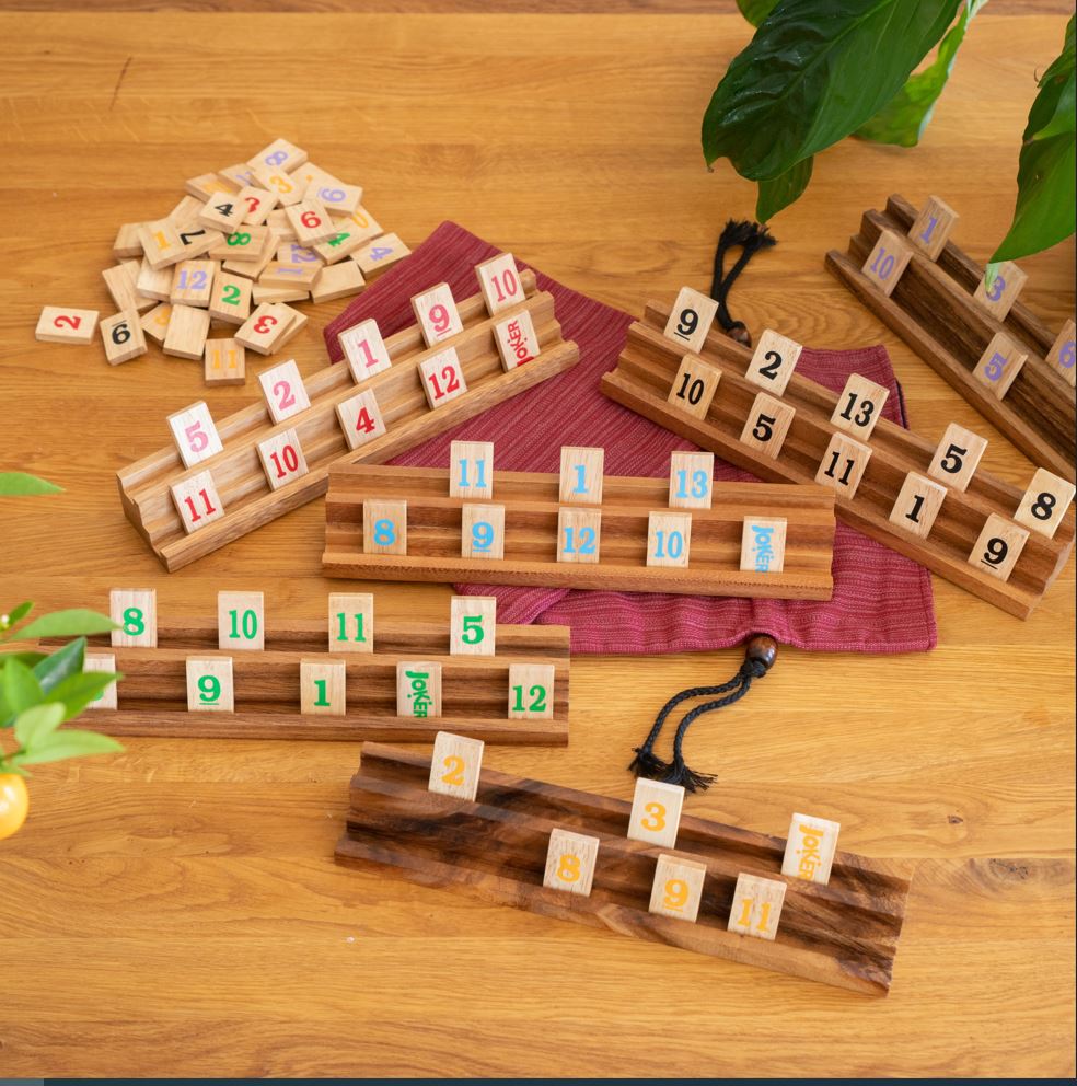 Rummy Okey – Großes Legespiel aus Holz für 2 bis 6 Spieler Rummy Okey – Großes Legespiel aus Holz für 2 bis 6 Spieler