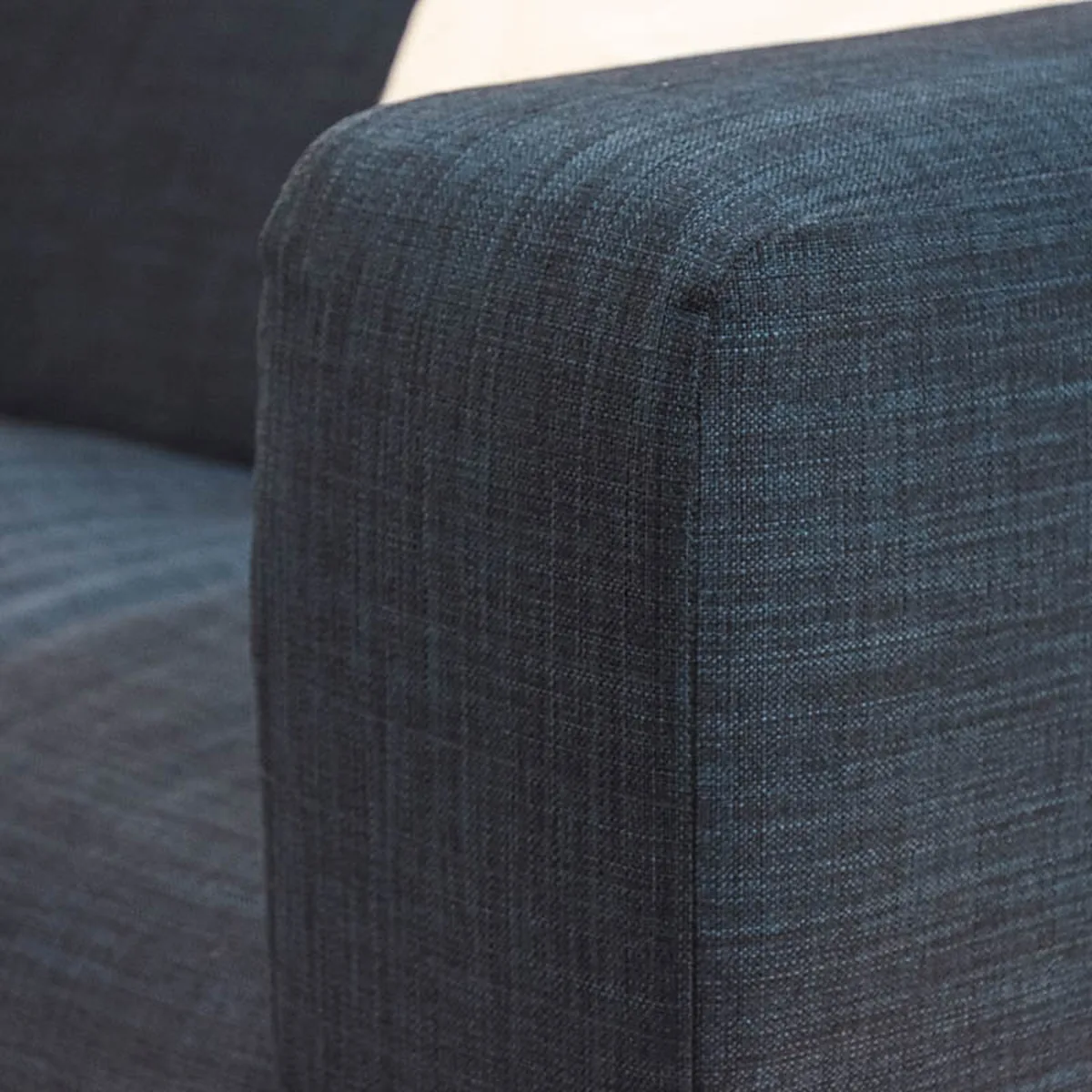 Sessel bezogen mit Naturfaser-Polsterstoff in Blaugrau