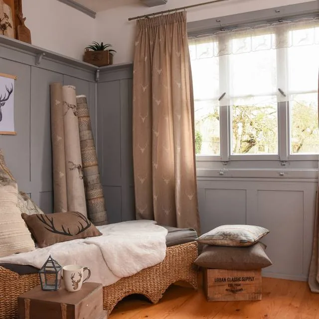 Zimmer im Landhausstil mit Landhausstoffen