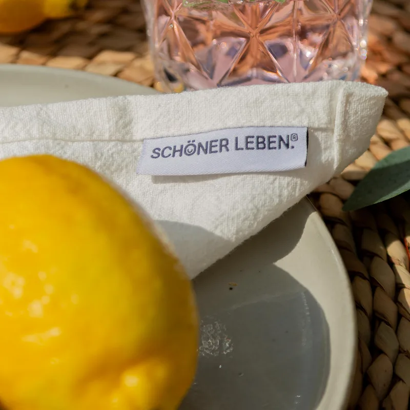 Handgefertigte Heimtextilien aus unserer Nähmanufaktur – made by SCHÖNER LEBEN.