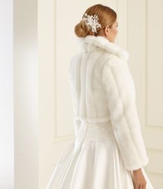 Brautjacke Pelzoptik E20